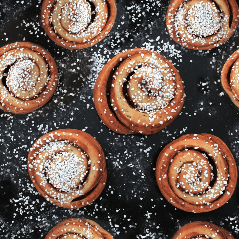 Bomullstrikå Kanelbulle, svart